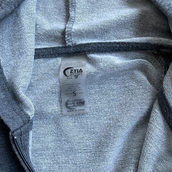 ZYIA ZIPPER HOODIE - Picture 6 of 7